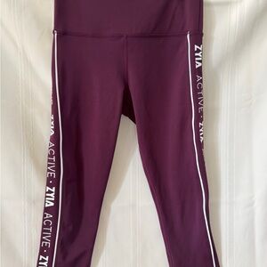 Zyia Active Hi-Rise Crop 16” Light N Tight Plum Logo Stripe, Size 2
